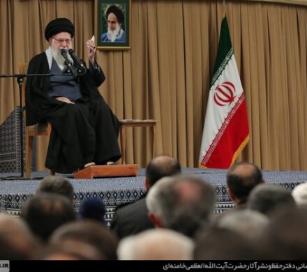 رئیس جمهور آمریکا مانند فرعون و رضاخان و محمدرضا در اوج غرور سرنگون می‌شود