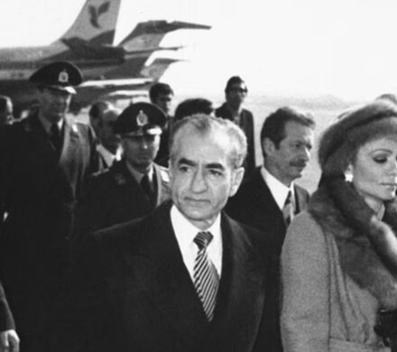 26 دی رویدادی که آغاز آزادی ملت از تاریکی