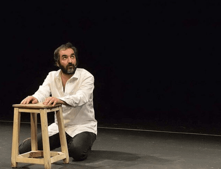 تئاتر سجاد افشاریان به دلیل شرایط کشور رایگان شد