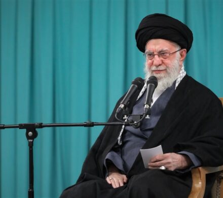 رهبر انقلاب پنج میلیارد تومان برای آزادی زندانیان نیازمند کمک کرد